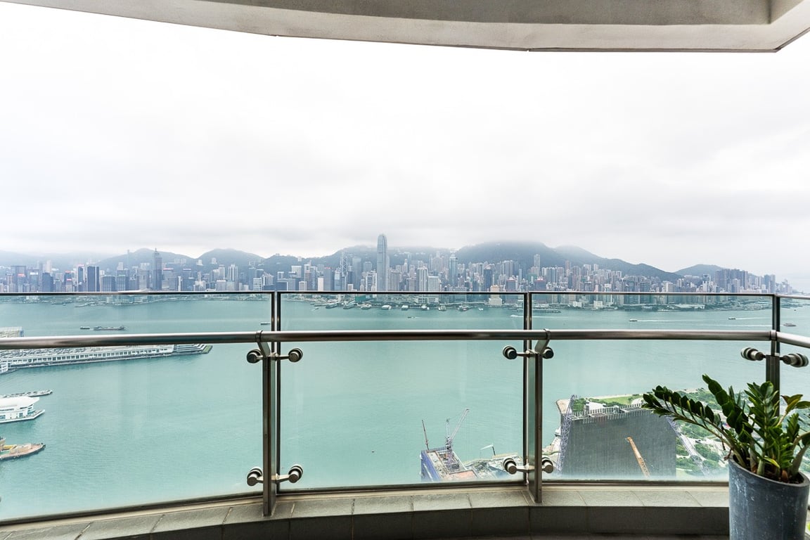 https://img.propertyraptor.com/cdn-cgi/imagedelivery/KD5bF_AFL0JDTbKLWF7z9g/ap8/ap8_001/hornet/prp/img/4becad685abe0fd952542ca9e1c06eb9-wtm.jpg/public