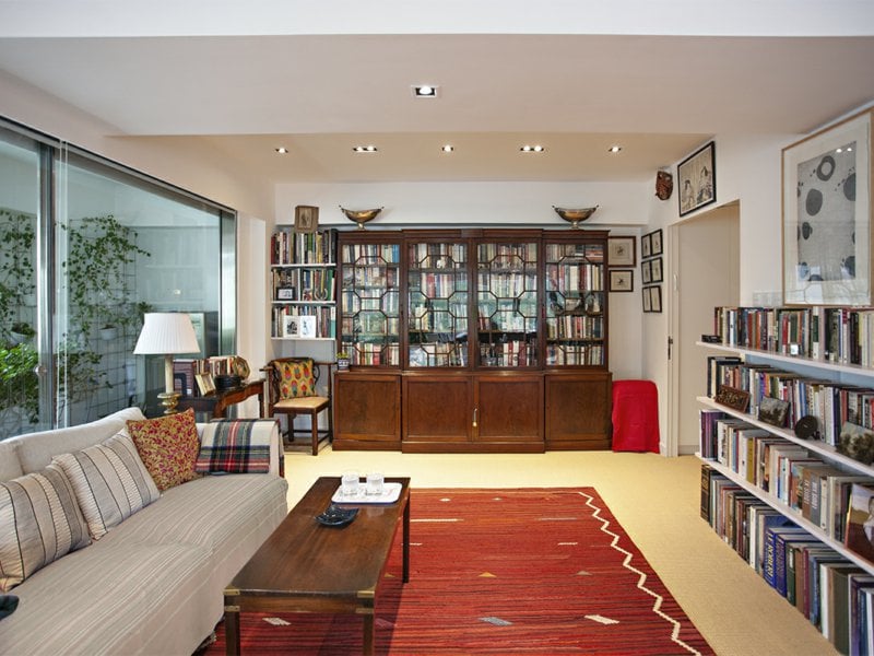 https://img.propertyraptor.com/cdn-cgi/imagedelivery/KD5bF_AFL0JDTbKLWF7z9g/ap8/ap8_001/hornet/prp/img/4c0b36d679e89c431e4dd69219535e8d.jpg/public