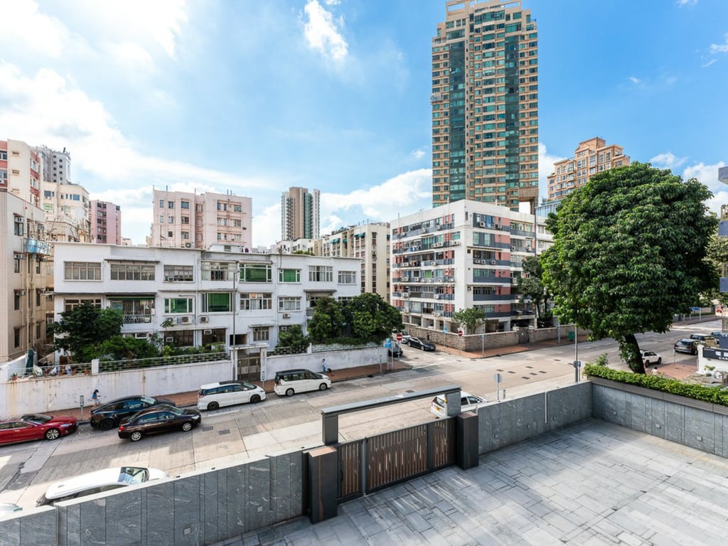 https://img.propertyraptor.com/cdn-cgi/imagedelivery/KD5bF_AFL0JDTbKLWF7z9g/ap8/ap8_001/hornet/prp/img/4c23709a5dabd0f53760035d60c1006c-wtm.jpg/public
