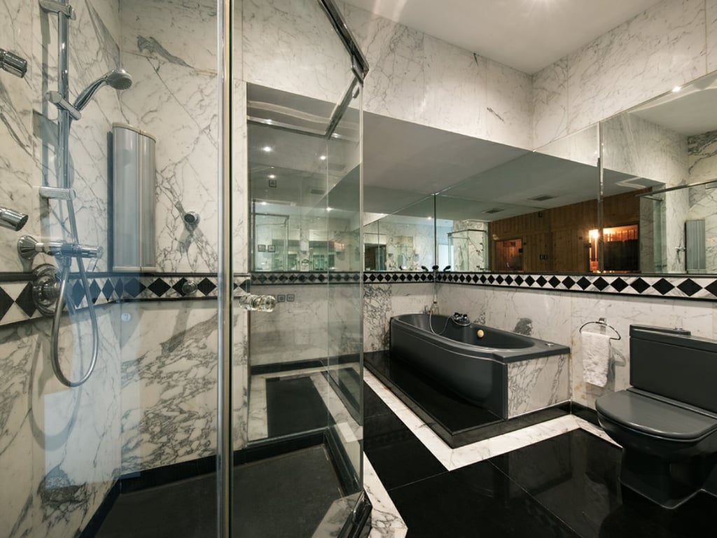 https://img.propertyraptor.com/cdn-cgi/imagedelivery/KD5bF_AFL0JDTbKLWF7z9g/ap8/ap8_001/hornet/prp/img/4c305afa2465a341ff2d44a53f0612f6.jpg/public