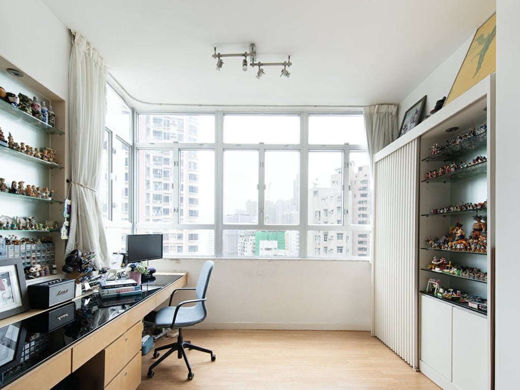 https://img.propertyraptor.com/cdn-cgi/imagedelivery/KD5bF_AFL0JDTbKLWF7z9g/ap8/ap8_001/hornet/prp/img/4c329fac86c2faeff86606912de1c126.jpg/public