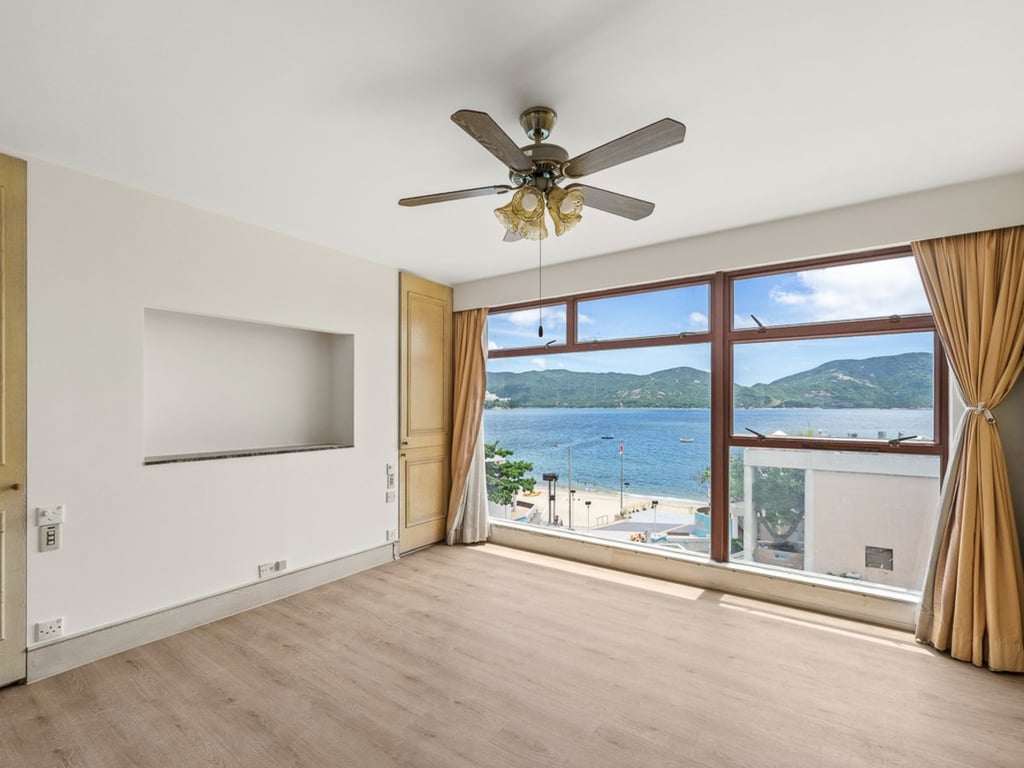 https://img.propertyraptor.com/cdn-cgi/imagedelivery/KD5bF_AFL0JDTbKLWF7z9g/ap8/ap8_001/hornet/prp/img/4c5744a76a4bb00205fca89c46079c35.jpg/public