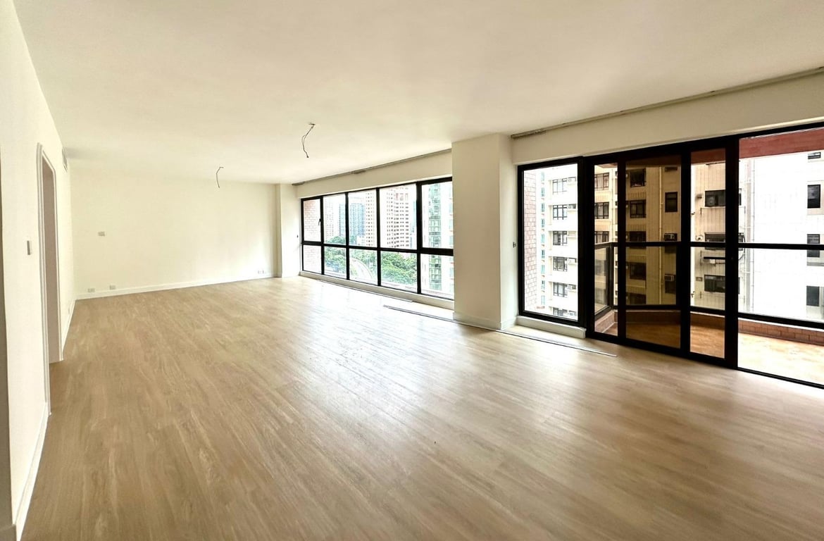 https://img.propertyraptor.com/cdn-cgi/imagedelivery/KD5bF_AFL0JDTbKLWF7z9g/ap8/ap8_001/hornet/prp/img/4c604de854a881e52c81c3677ecd6c9f-wtm.jpg/public
