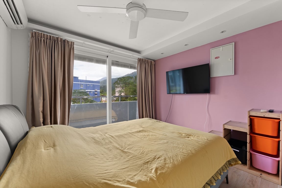 https://img.propertyraptor.com/cdn-cgi/imagedelivery/KD5bF_AFL0JDTbKLWF7z9g/ap8/ap8_001/hornet/prp/img/4c7d79ae08b53da806a03c3d912f04d4-wtm.jpg/public