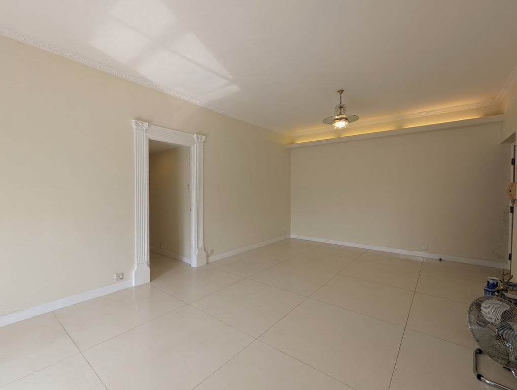 https://img.propertyraptor.com/cdn-cgi/imagedelivery/KD5bF_AFL0JDTbKLWF7z9g/ap8/ap8_001/hornet/prp/img/4c8789f4694c0ae8f80527bec84b3b46-wtm.jpg/public