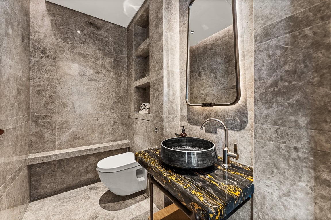 https://img.propertyraptor.com/cdn-cgi/imagedelivery/KD5bF_AFL0JDTbKLWF7z9g/ap8/ap8_001/hornet/prp/img/4c8d4dbc8b5e6c259819199b6f4c6bab-wtm.jpg/public