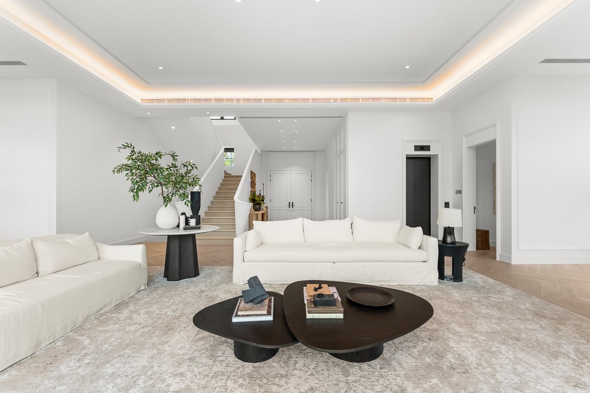 https://img.propertyraptor.com/cdn-cgi/imagedelivery/KD5bF_AFL0JDTbKLWF7z9g/ap8/ap8_001/hornet/prp/img/4c95c95ae0bf22580f18d29bc3f3f0ab-wtm.jpg/public