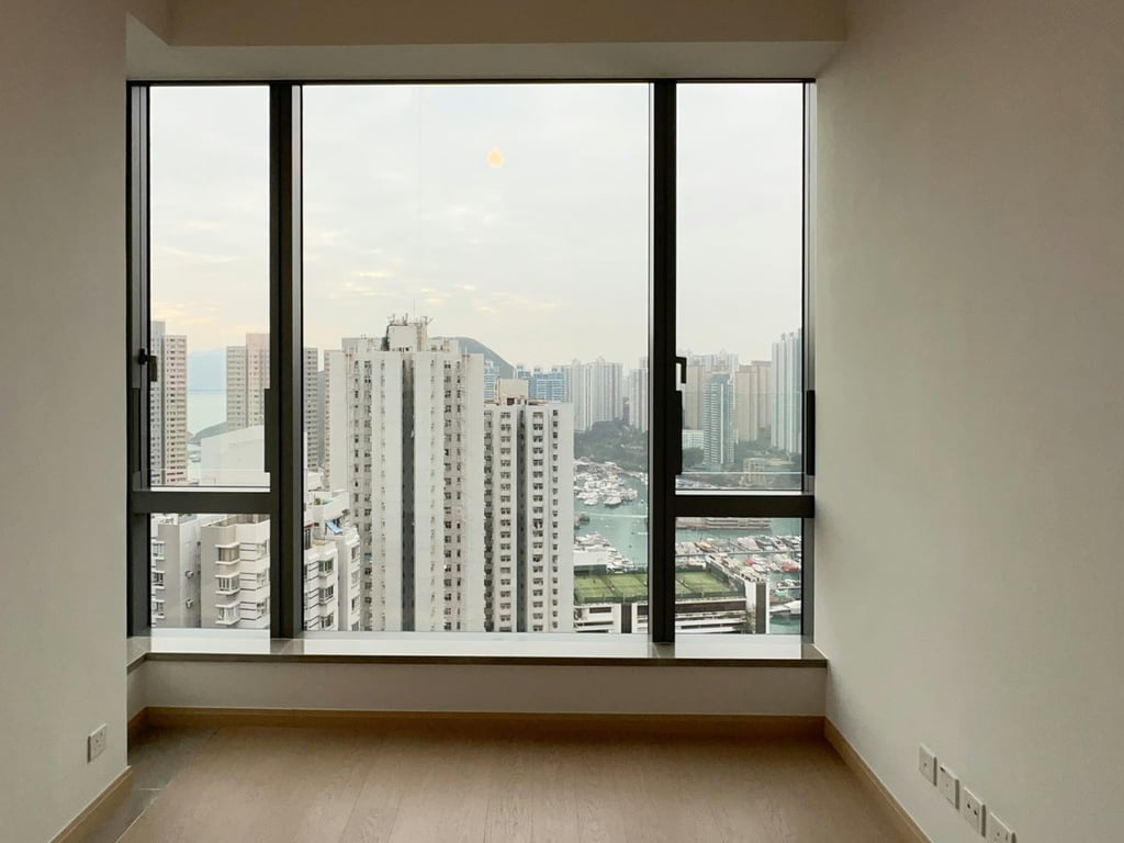 https://img.propertyraptor.com/cdn-cgi/imagedelivery/KD5bF_AFL0JDTbKLWF7z9g/ap8/ap8_001/hornet/prp/img/4c9649b84c595965fa829614943dc52c.jpg/public