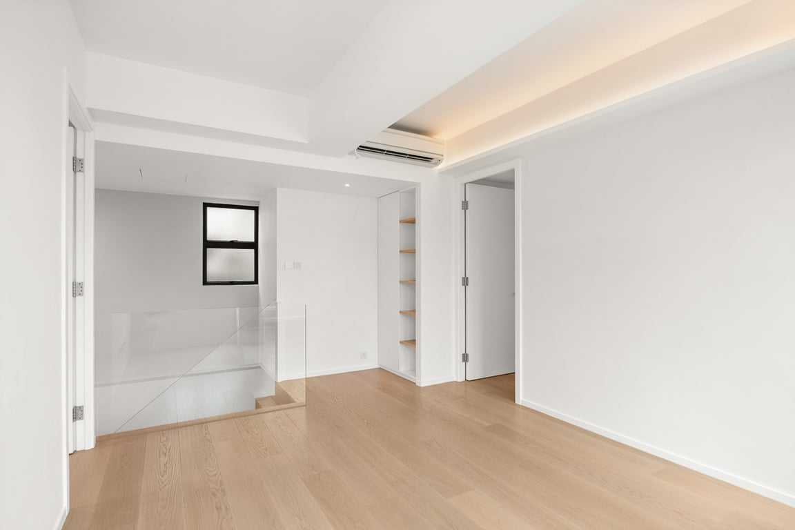 https://img.propertyraptor.com/cdn-cgi/imagedelivery/KD5bF_AFL0JDTbKLWF7z9g/ap8/ap8_001/hornet/prp/img/4cb60551806597706026cd18d8d2c5e3-wtm.jpg/public
