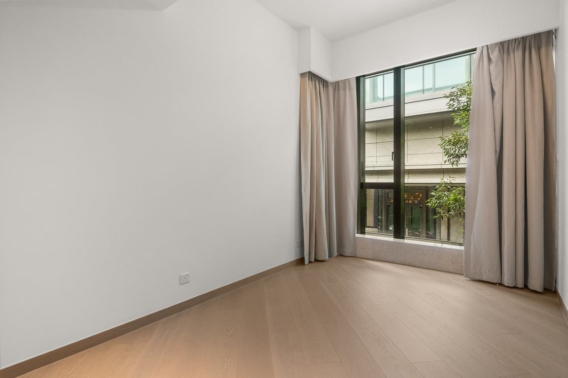 https://img.propertyraptor.com/cdn-cgi/imagedelivery/KD5bF_AFL0JDTbKLWF7z9g/ap8/ap8_001/hornet/prp/img/4d1414bfc8b35107597236d038a8532c-wtm.jpg/public