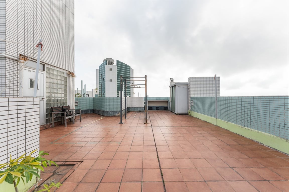 https://img.propertyraptor.com/cdn-cgi/imagedelivery/KD5bF_AFL0JDTbKLWF7z9g/ap8/ap8_001/hornet/prp/img/4d33b8ee7c88b83e41f450310b73cc6a-wtm.jpg/public