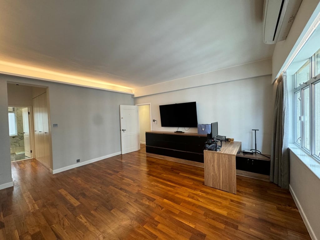 https://img.propertyraptor.com/cdn-cgi/imagedelivery/KD5bF_AFL0JDTbKLWF7z9g/ap8/ap8_001/hornet/prp/img/4d34055fd102e3b84b53b46ad6e13262-wtm.jpg/public