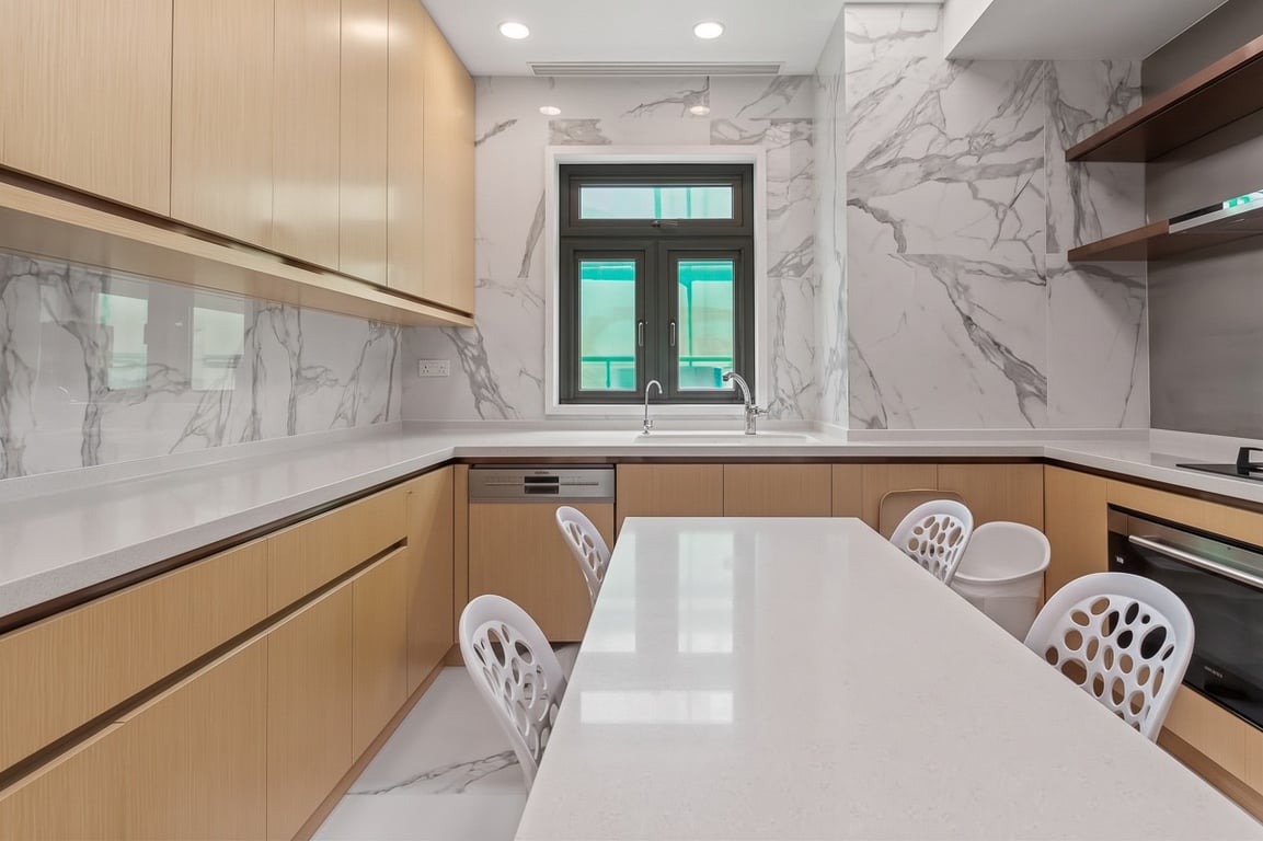 https://img.propertyraptor.com/cdn-cgi/imagedelivery/KD5bF_AFL0JDTbKLWF7z9g/ap8/ap8_001/hornet/prp/img/4d37125f788811d0e622876905c1c0de-wtm.jpg/public