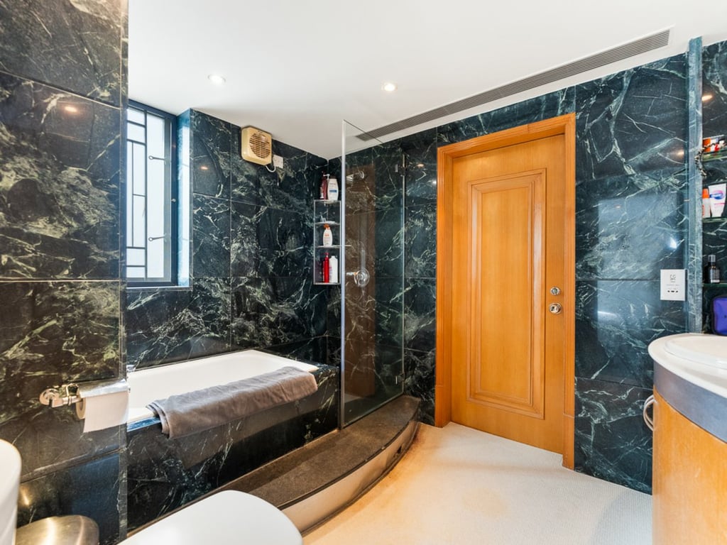 https://img.propertyraptor.com/cdn-cgi/imagedelivery/KD5bF_AFL0JDTbKLWF7z9g/ap8/ap8_001/hornet/prp/img/4d5b8304cfa83426992f3b8ca919ef1a-wtm.jpg/public
