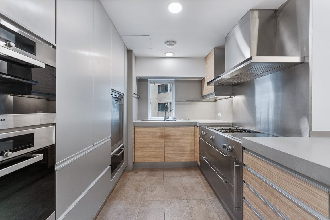 https://img.propertyraptor.com/cdn-cgi/imagedelivery/KD5bF_AFL0JDTbKLWF7z9g/ap8/ap8_001/hornet/prp/img/4d5d5c1973b487d6c74e25c6bf5395d9-wtm.jpg/public