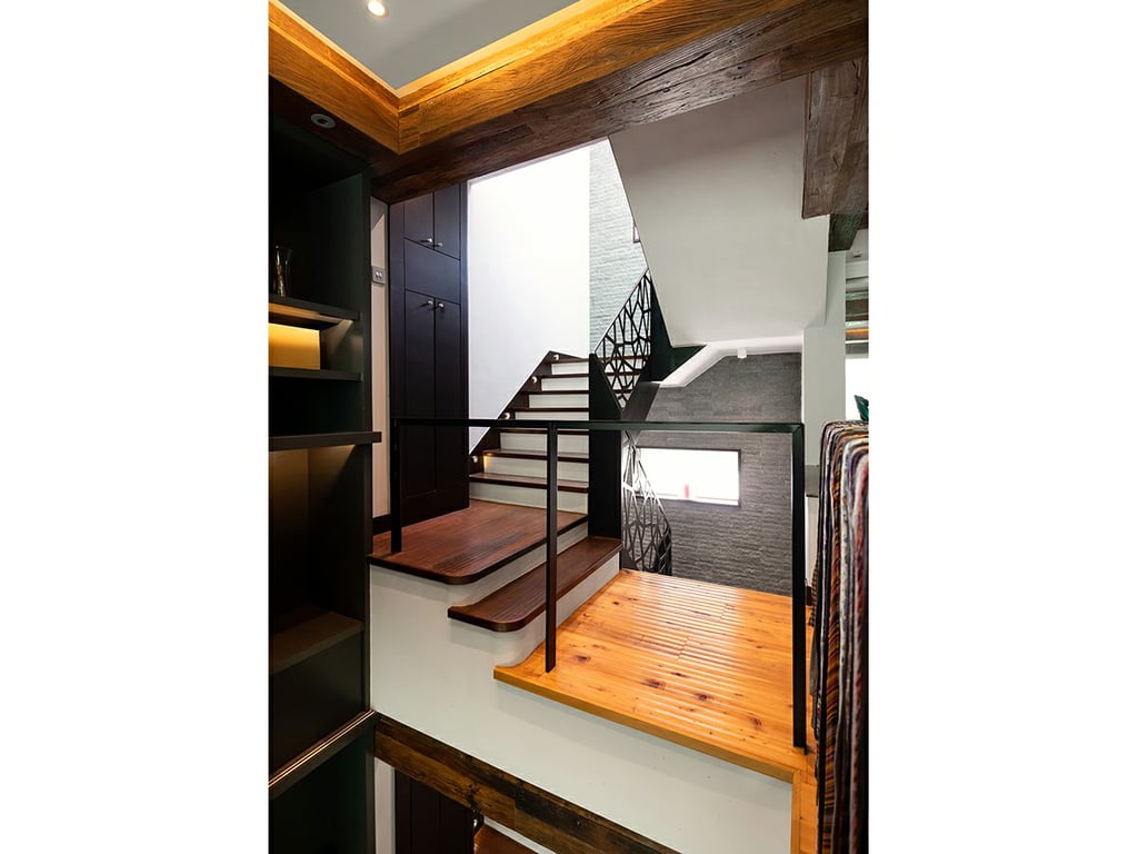 https://img.propertyraptor.com/cdn-cgi/imagedelivery/KD5bF_AFL0JDTbKLWF7z9g/ap8/ap8_001/hornet/prp/img/4d67ead7a106a6166f8e8c382b6a91b4.jpg/public
