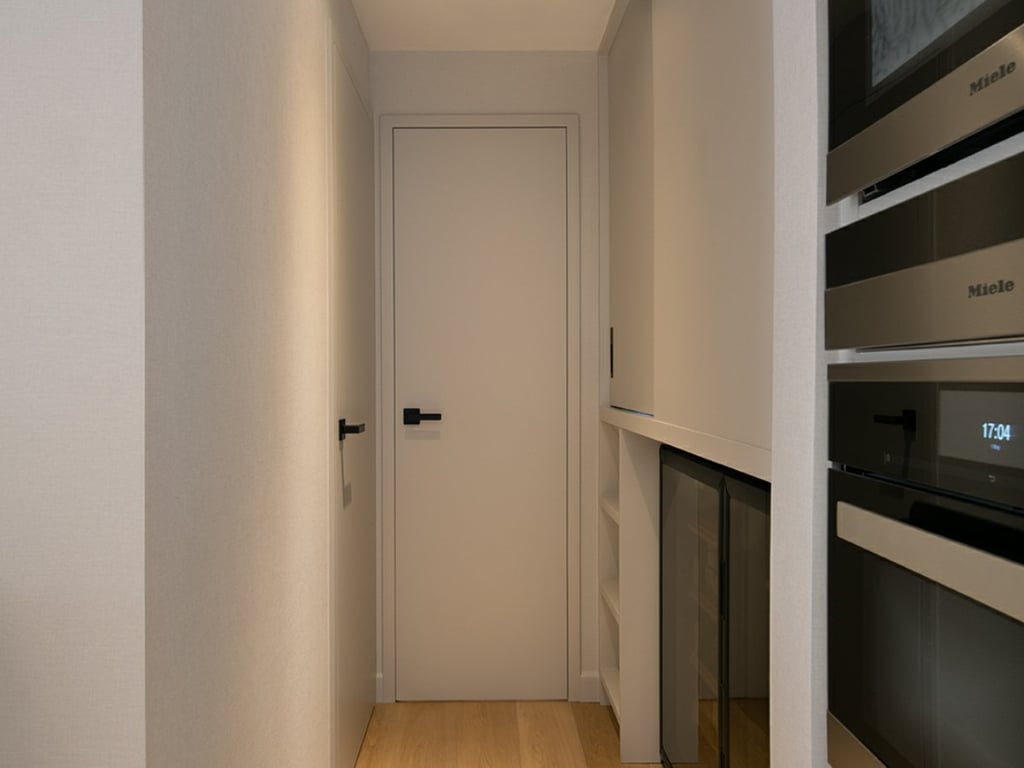 https://img.propertyraptor.com/cdn-cgi/imagedelivery/KD5bF_AFL0JDTbKLWF7z9g/ap8/ap8_001/hornet/prp/img/4d88e446f45b502c6bcb2c65cd15ad83.jpg/public