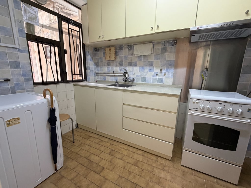 https://img.propertyraptor.com/cdn-cgi/imagedelivery/KD5bF_AFL0JDTbKLWF7z9g/ap8/ap8_001/hornet/prp/img/4d88e4494716938a8315241acb84debd-wtm.jpg/public