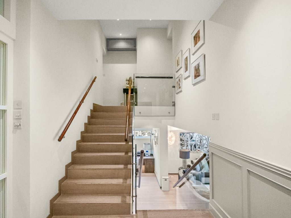 https://img.propertyraptor.com/cdn-cgi/imagedelivery/KD5bF_AFL0JDTbKLWF7z9g/ap8/ap8_001/hornet/prp/img/4da4973a0a6ae36d80c41421520af4d7-wtm.jpg/public