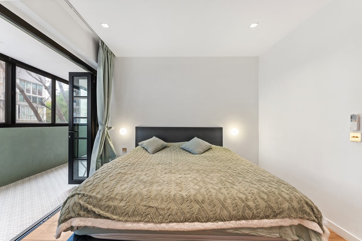 https://img.propertyraptor.com/cdn-cgi/imagedelivery/KD5bF_AFL0JDTbKLWF7z9g/ap8/ap8_001/hornet/prp/img/4dcc12849da7fa4b7cda471eb014a926-wtm.jpg/public
