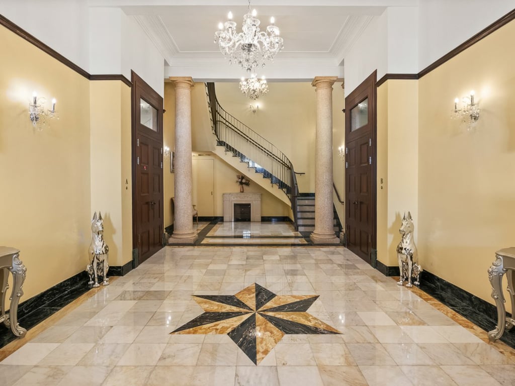https://img.propertyraptor.com/cdn-cgi/imagedelivery/KD5bF_AFL0JDTbKLWF7z9g/ap8/ap8_001/hornet/prp/img/4deb28e5cb08fe16b323bfa3aabdf066.jpg/public