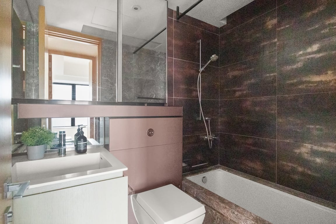 https://img.propertyraptor.com/cdn-cgi/imagedelivery/KD5bF_AFL0JDTbKLWF7z9g/ap8/ap8_001/hornet/prp/img/4df4703cd4ee033a597f20e1abd243e0-wtm.jpg/public