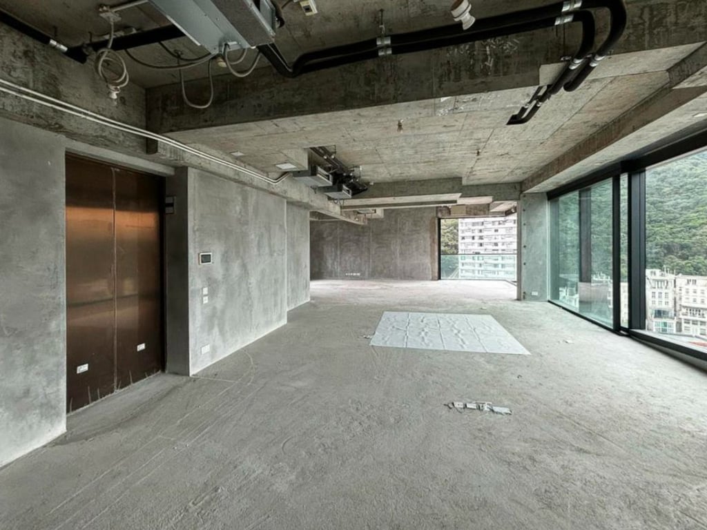 https://img.propertyraptor.com/cdn-cgi/imagedelivery/KD5bF_AFL0JDTbKLWF7z9g/ap8/ap8_001/hornet/prp/img/4dfbd22a09f795fcc4269d6b9b24fcec.jpg/public