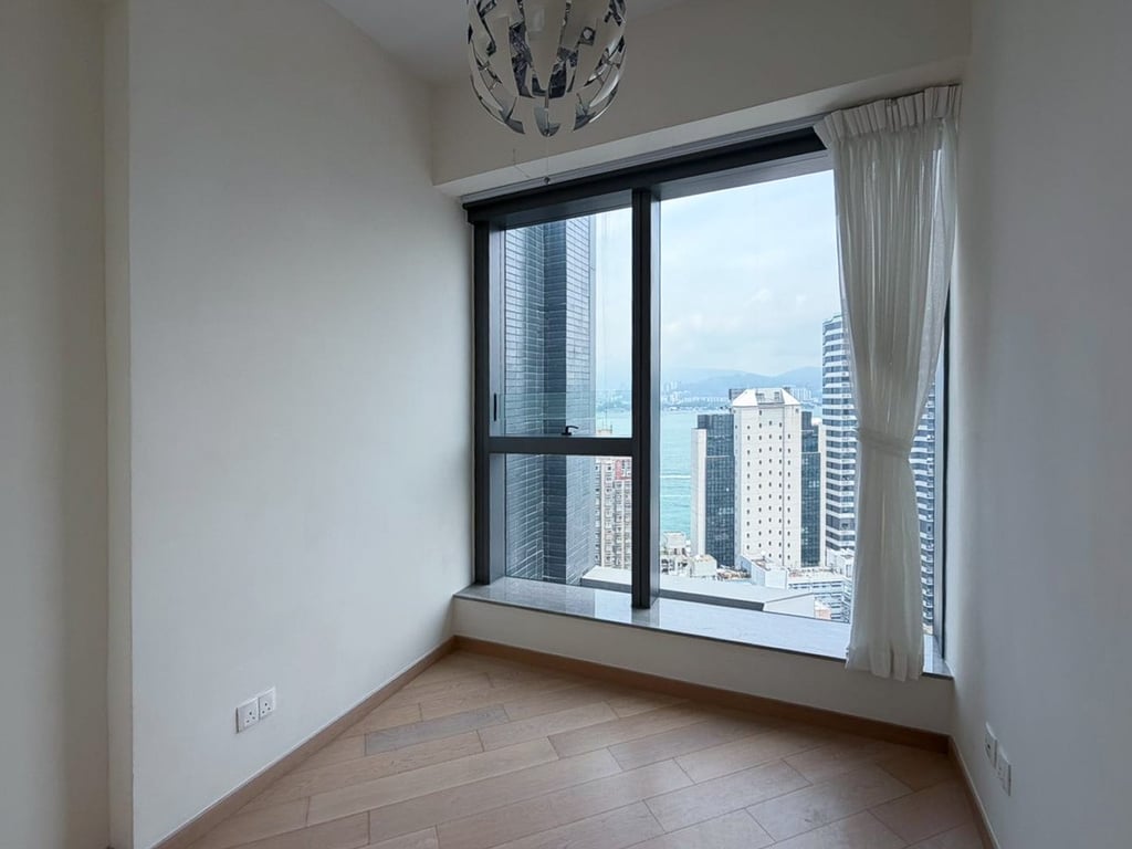 https://img.propertyraptor.com/cdn-cgi/imagedelivery/KD5bF_AFL0JDTbKLWF7z9g/ap8/ap8_001/hornet/prp/img/4e2219c5135b2c46226aca245903d129-wtm.jpg/public