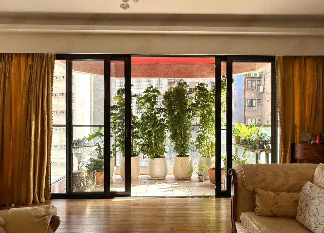 https://img.propertyraptor.com/cdn-cgi/imagedelivery/KD5bF_AFL0JDTbKLWF7z9g/ap8/ap8_001/hornet/prp/img/4e24b978a8f82b13724f8a4b6734200a-wtm.jpg/public