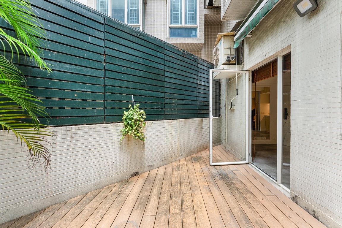 https://img.propertyraptor.com/cdn-cgi/imagedelivery/KD5bF_AFL0JDTbKLWF7z9g/ap8/ap8_001/hornet/prp/img/4e257e6db24654924c73ca62b366f8f3-wtm.jpg/public
