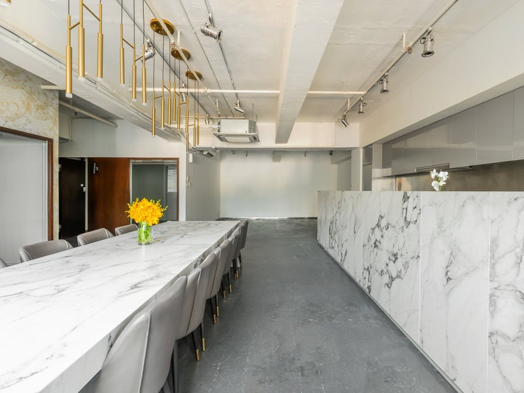https://img.propertyraptor.com/cdn-cgi/imagedelivery/KD5bF_AFL0JDTbKLWF7z9g/ap8/ap8_001/hornet/prp/img/4e2d20f480b2242e571c42b9f711e632.jpg/public