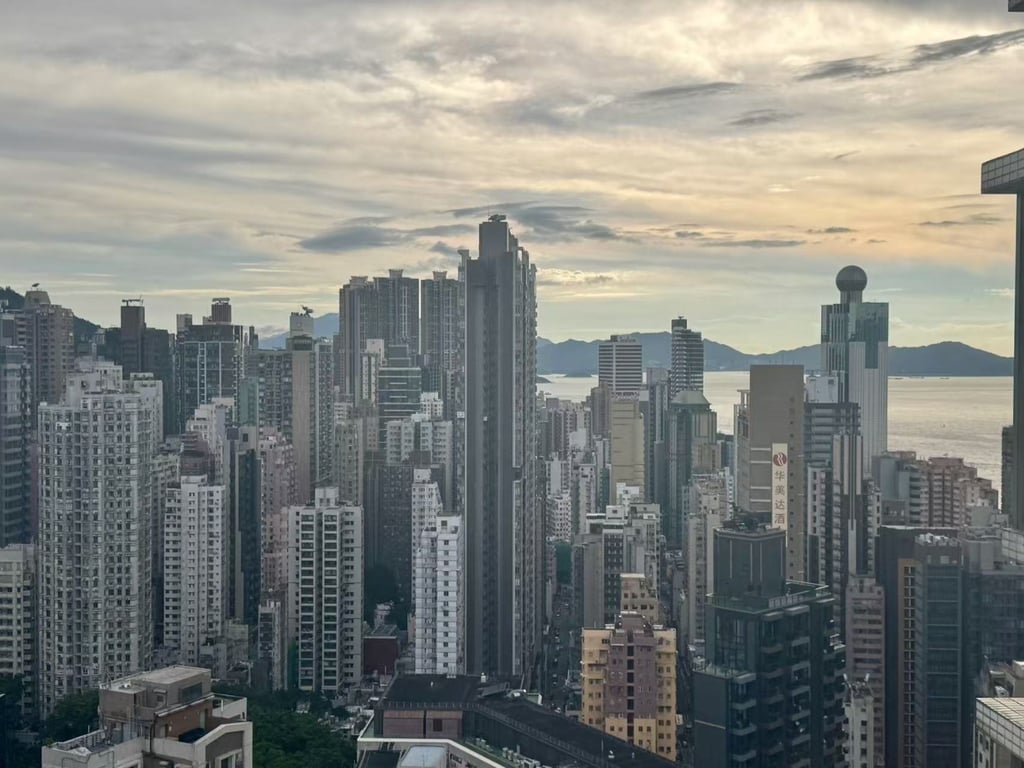 https://img.propertyraptor.com/cdn-cgi/imagedelivery/KD5bF_AFL0JDTbKLWF7z9g/ap8/ap8_001/hornet/prp/img/4e4217483d86ac0faeafbc70da13dcf0-wtm.jpg/public