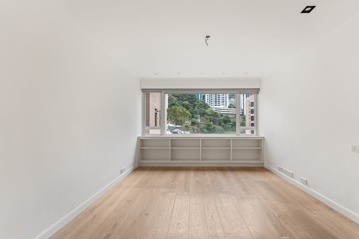 https://img.propertyraptor.com/cdn-cgi/imagedelivery/KD5bF_AFL0JDTbKLWF7z9g/ap8/ap8_001/hornet/prp/img/4e45e88d5c0b0f0178f485954a3e3410-wtm.jpg/public