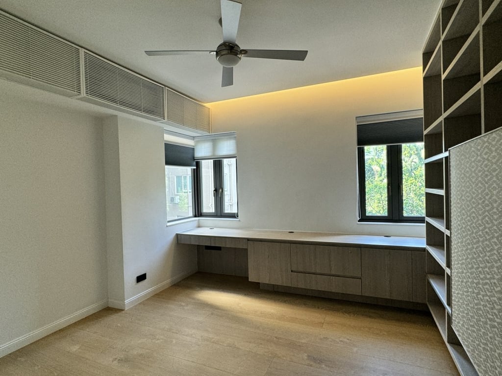 https://img.propertyraptor.com/cdn-cgi/imagedelivery/KD5bF_AFL0JDTbKLWF7z9g/ap8/ap8_001/hornet/prp/img/4e49c49f03de942d1d67e6a3084e64af.jpg/public