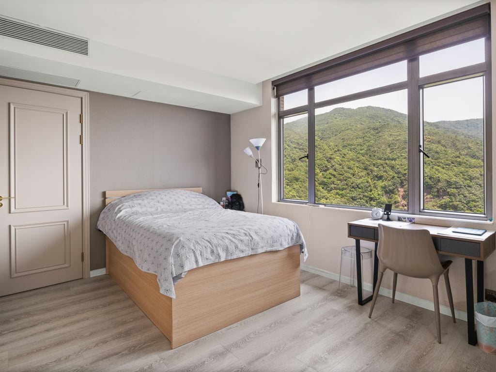 https://img.propertyraptor.com/cdn-cgi/imagedelivery/KD5bF_AFL0JDTbKLWF7z9g/ap8/ap8_001/hornet/prp/img/4e5983a3a6a17dd289ff438cd8b2552d.jpg/public