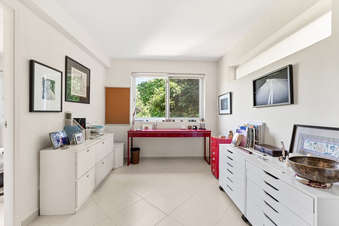 https://img.propertyraptor.com/cdn-cgi/imagedelivery/KD5bF_AFL0JDTbKLWF7z9g/ap8/ap8_001/hornet/prp/img/4e6554647d5d797198dfd7d15887f616-wtm.jpg/public