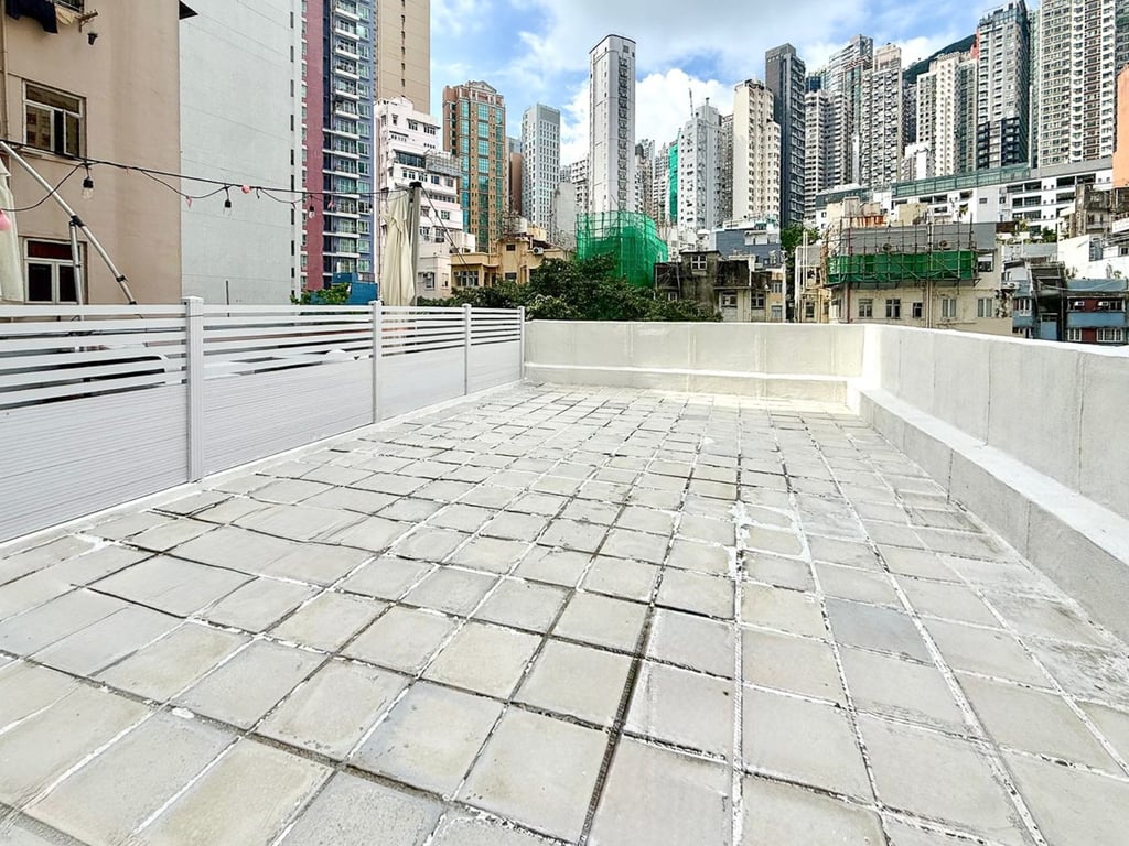 https://img.propertyraptor.com/cdn-cgi/imagedelivery/KD5bF_AFL0JDTbKLWF7z9g/ap8/ap8_001/hornet/prp/img/4e740e7d56c985613acb8b1b430ab6e3-wtm.jpg/public