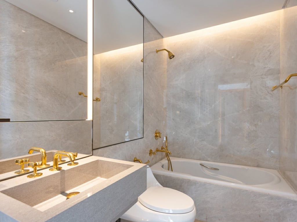 https://img.propertyraptor.com/cdn-cgi/imagedelivery/KD5bF_AFL0JDTbKLWF7z9g/ap8/ap8_001/hornet/prp/img/4e7d0311ff7aec96f6bbc4f38ec2ee89.jpg/public