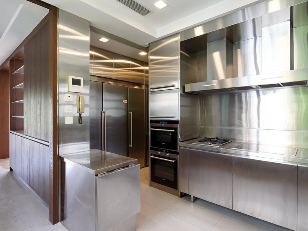 https://img.propertyraptor.com/cdn-cgi/imagedelivery/KD5bF_AFL0JDTbKLWF7z9g/ap8/ap8_001/hornet/prp/img/4e8859e960a9b8c178d58af5cffe2d8c.jpg/public