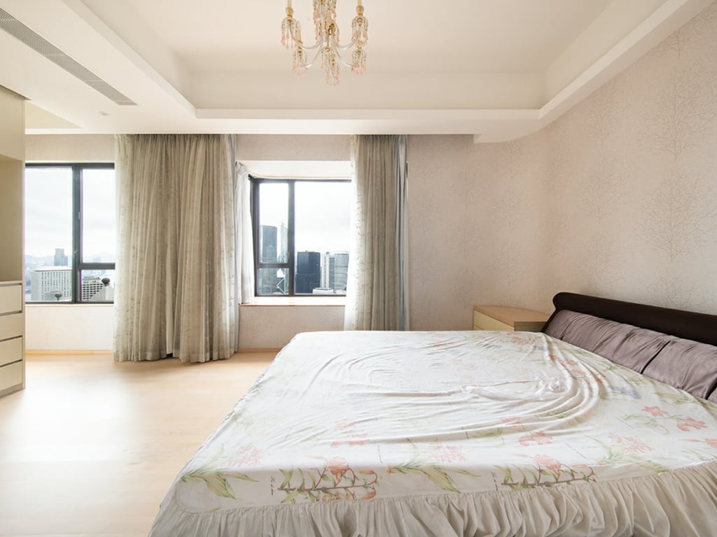 https://img.propertyraptor.com/cdn-cgi/imagedelivery/KD5bF_AFL0JDTbKLWF7z9g/ap8/ap8_001/hornet/prp/img/4e8b868ab807891c7b6e33414f79d0fe.jpg/public
