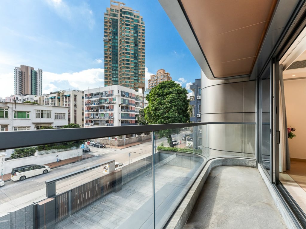 https://img.propertyraptor.com/cdn-cgi/imagedelivery/KD5bF_AFL0JDTbKLWF7z9g/ap8/ap8_001/hornet/prp/img/4e8d9130eae2a3486bf973434c475196-wtm.jpg/public