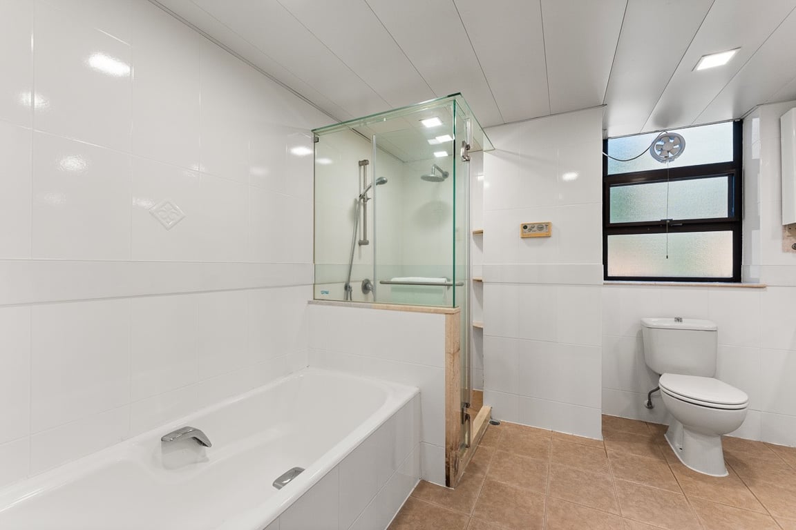 https://img.propertyraptor.com/cdn-cgi/imagedelivery/KD5bF_AFL0JDTbKLWF7z9g/ap8/ap8_001/hornet/prp/img/4ebacfaafd90a295ccf613224bedf1f1-wtm.jpg/public