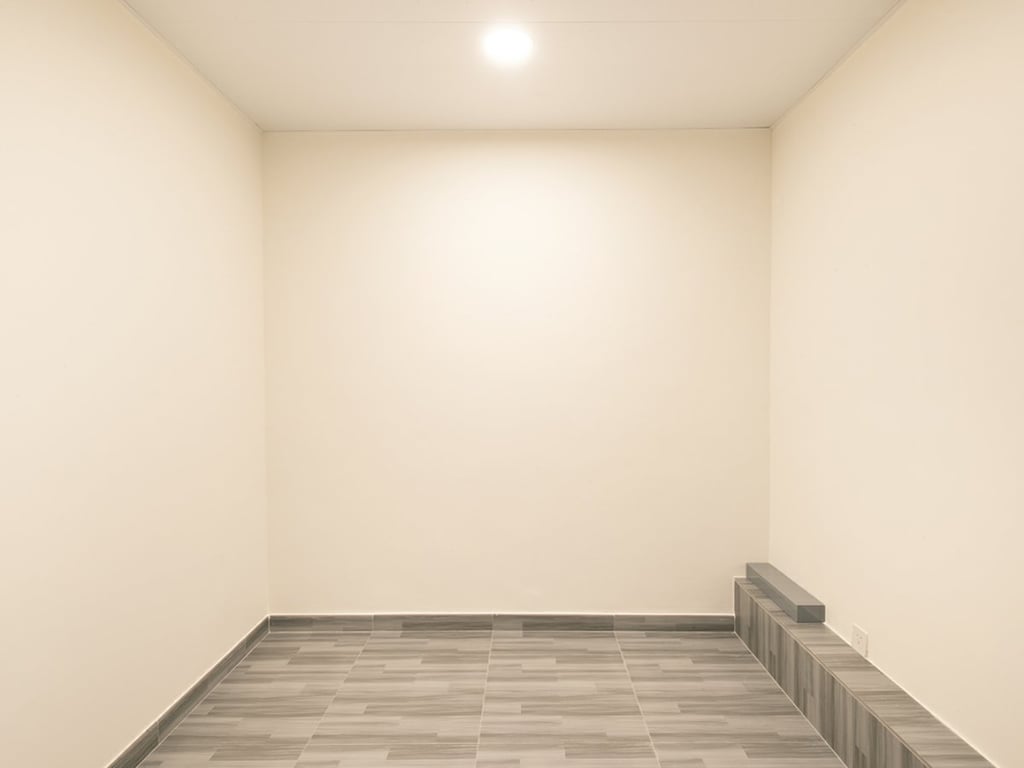 https://img.propertyraptor.com/cdn-cgi/imagedelivery/KD5bF_AFL0JDTbKLWF7z9g/ap8/ap8_001/hornet/prp/img/4ebb8d0bc2106badbd34f76286169bd3.jpg/public