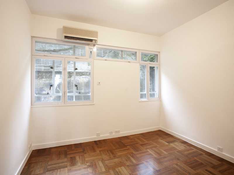 https://img.propertyraptor.com/cdn-cgi/imagedelivery/KD5bF_AFL0JDTbKLWF7z9g/ap8/ap8_001/hornet/prp/img/4ecd719ea6f8f1ac0ec6932871097456.jpg/public
