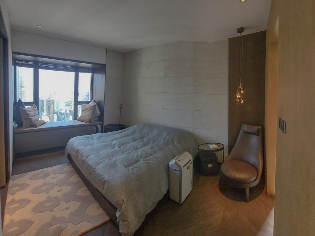 https://img.propertyraptor.com/cdn-cgi/imagedelivery/KD5bF_AFL0JDTbKLWF7z9g/ap8/ap8_001/hornet/prp/img/4ee21e89d91f6c9063f584e5c44afc2b.jpg/public