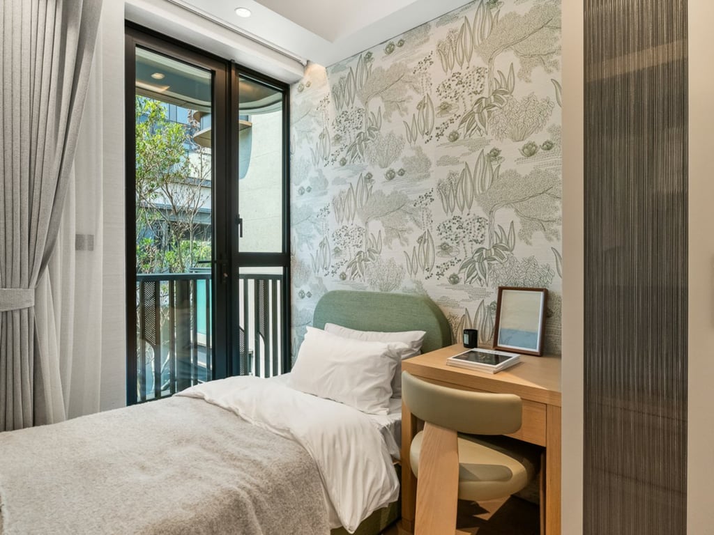https://img.propertyraptor.com/cdn-cgi/imagedelivery/KD5bF_AFL0JDTbKLWF7z9g/ap8/ap8_001/hornet/prp/img/4ee97a59d06ff7210b1023ac4a3b93fc.jpg/public