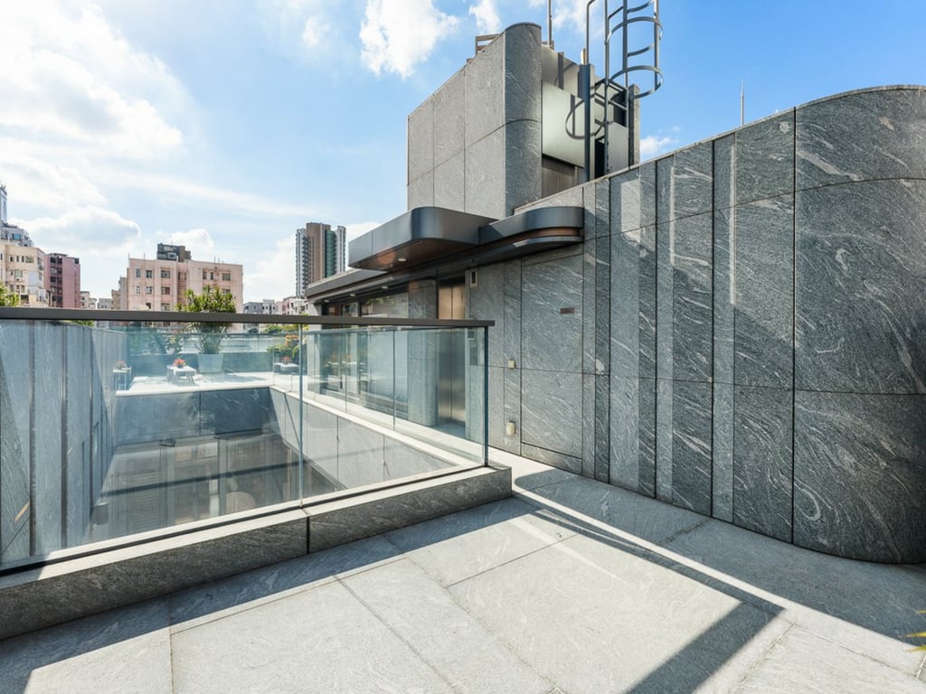 https://img.propertyraptor.com/cdn-cgi/imagedelivery/KD5bF_AFL0JDTbKLWF7z9g/ap8/ap8_001/hornet/prp/img/4ef035185af5d2f2d7b9f448101b809d-wtm.jpg/public