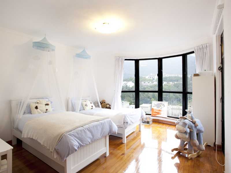 https://img.propertyraptor.com/cdn-cgi/imagedelivery/KD5bF_AFL0JDTbKLWF7z9g/ap8/ap8_001/hornet/prp/img/4ef85b7c35a61c1d3d1fd2b24ee6240a.jpg/public