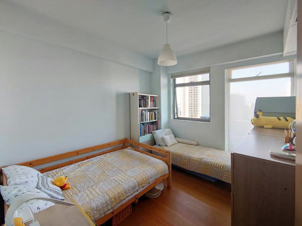 https://img.propertyraptor.com/cdn-cgi/imagedelivery/KD5bF_AFL0JDTbKLWF7z9g/ap8/ap8_001/hornet/prp/img/4f0d0e6bb89ae21e3abc6d7584073b78.jpg/public