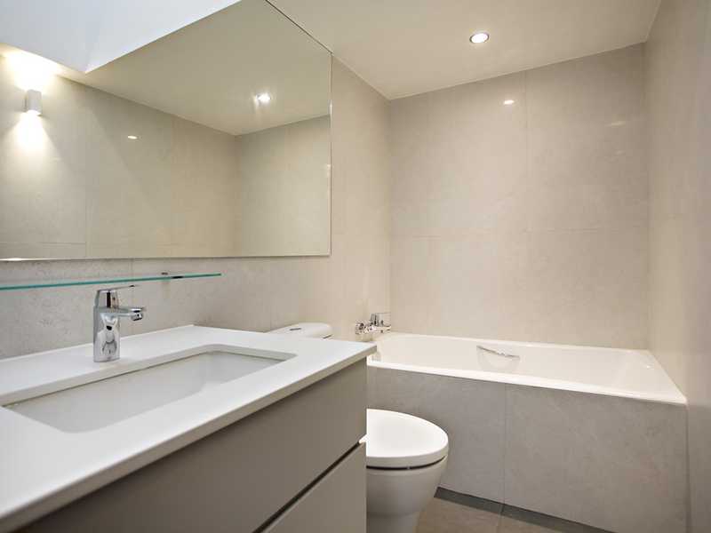 https://img.propertyraptor.com/cdn-cgi/imagedelivery/KD5bF_AFL0JDTbKLWF7z9g/ap8/ap8_001/hornet/prp/img/4f4b56b6a26bf19675070cdaa1e25c30.jpg/public